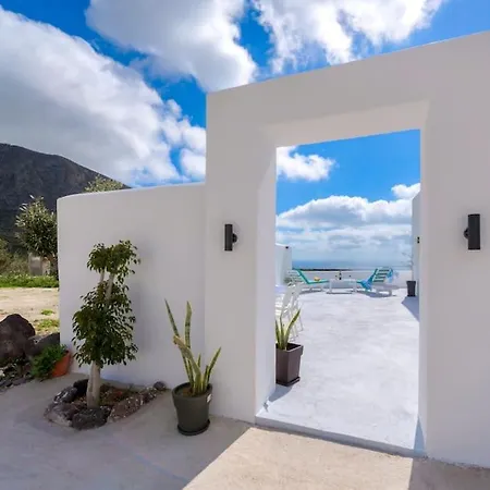 Amazing Vineyard View Luxury With Juccuzi! Villa Emporio (Santorini)