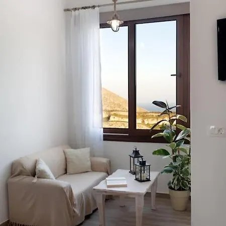 Amazing Vineyard View Luxury With Juccuzi! Villa Emporio (Santorini)