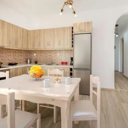 Amazing Vineyard View Luxury With Juccuzi! Villa Emporio (Santorini)